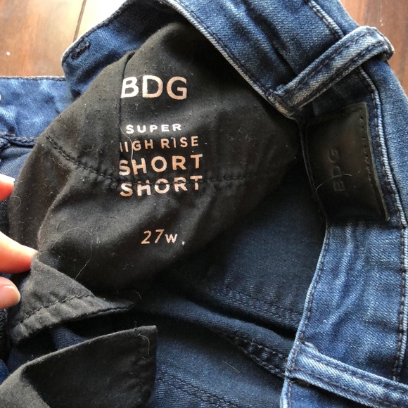 Dark Jean shorts from Urban outfitters - Picture 4 of 4